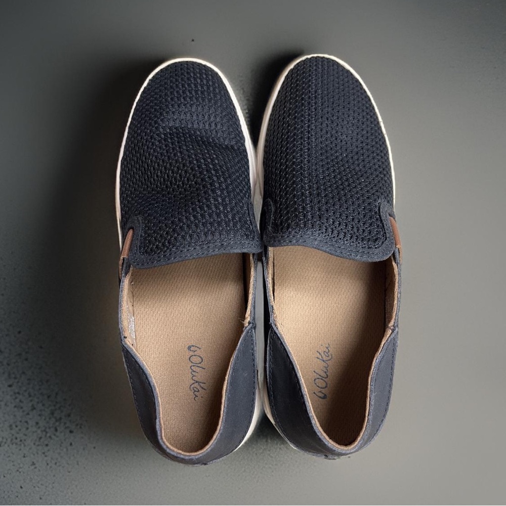 🔥BEAUTIFUL OLUKAI SLIP ONS🔥 - Picture 2 of 7